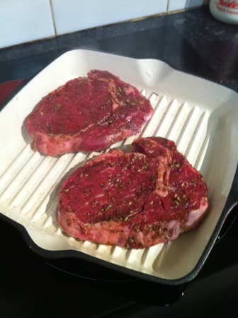 Steaks into the grill pan