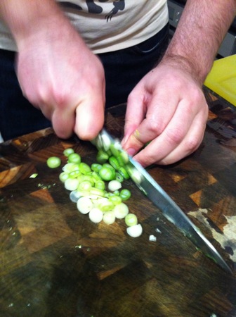 Slicing green onions