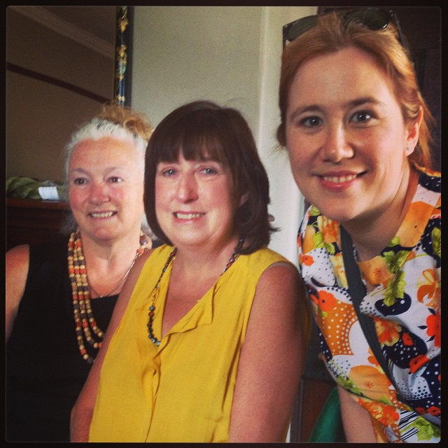 Look who I ran into! Mini knitter reunion with Gemma and Margot. #mudgeesmuggler