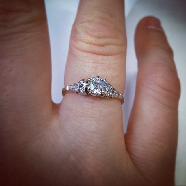 I haz a sparkly. (I inherited Rodd's grandma's engagement ring.)