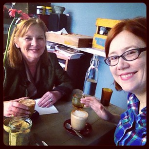 Grabbing lunch with @SallyPompom before heading to #knitcamp!