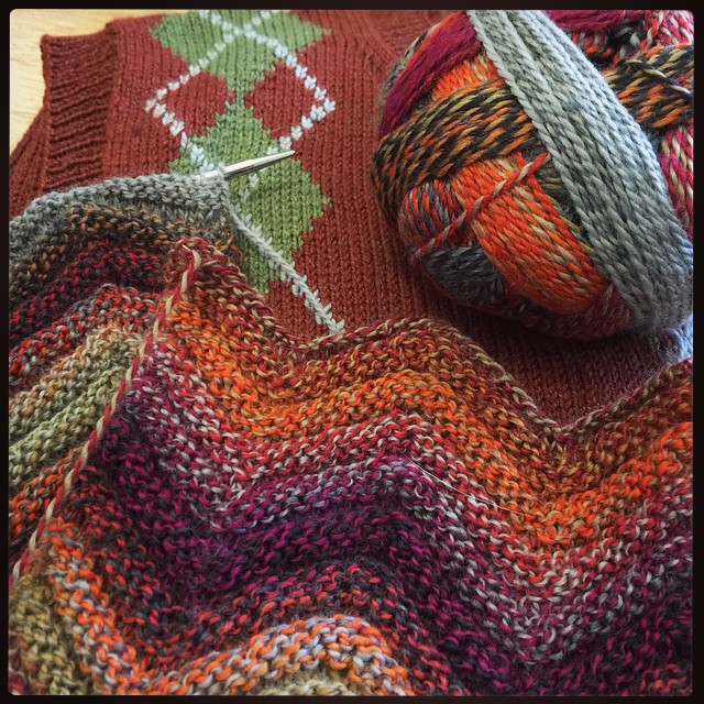 Realising that my knitting of late has quite an autumnal theme going on...