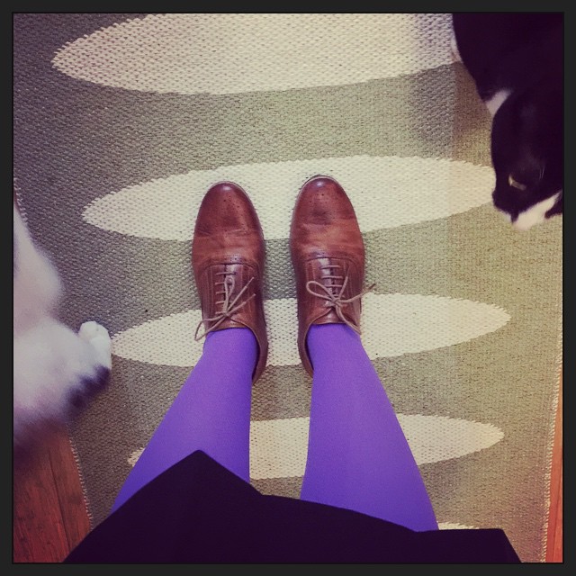 There is an autumnal chill in the air, which means it's time for #colouredtights! (Tights from @welovecolors. Rug from @templeandwebster.)