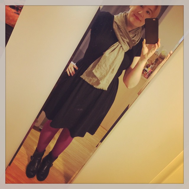 Can't believe I waited this long into winter to bust out the coloured tights! @welovecolors