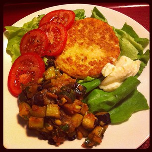 Bunless salmon burger with salad and caponata. Very tasty! #paleo