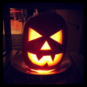 I carved my jack-o-lantern! Still no trick or treaters tho. Candy is looking tempting...