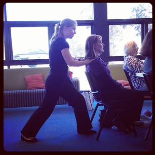 El Presidente @SallyPompom finally gets her massage... #knitcamp