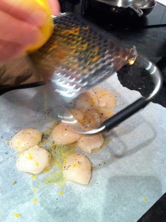 Marinating the scallops