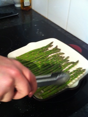 Grilling asparagus