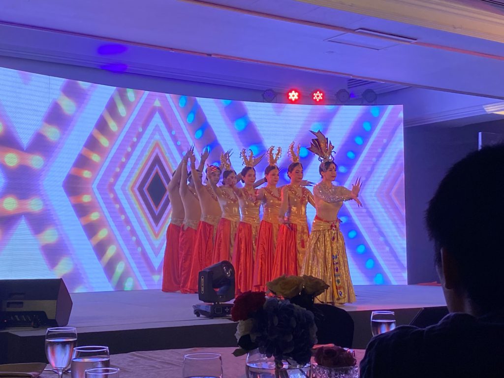 Thai dancers