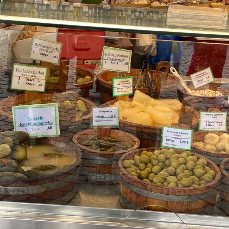 Impromptu bike ride to the Viktualienmarkt to pick up some treats for the 4th of July. It was actually quite crowded! (We masked up. Most didn’t.) 😷😷