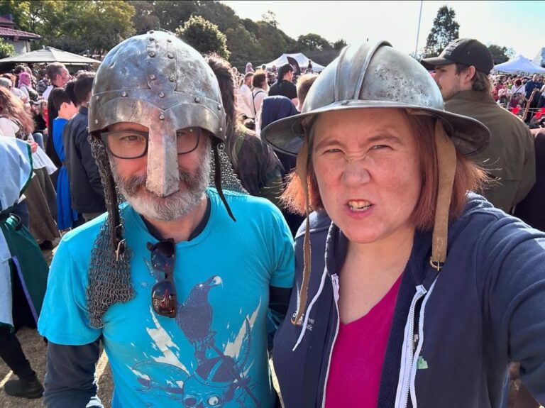 No internet and no TV? Might as well go to the Medieval Festival! We had mead and watched reenactors fighting. Oh, and I did a lot of judging of costumes. (Goth elves? Not medieval. Hobbits? Also not medieval. Captain Jack Sparrow? GET OUT.) 🏰👸⚔️