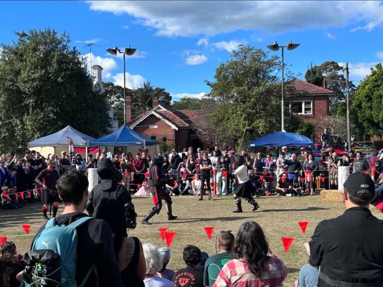 No internet and no TV? Might as well go to the Medieval Festival! We had mead and watched reenactors fighting. Oh, and I did a lot of judging of costumes. (Goth elves? Not medieval. Hobbits? Also not medieval. Captain Jack Sparrow? GET OUT.) 🏰👸⚔️