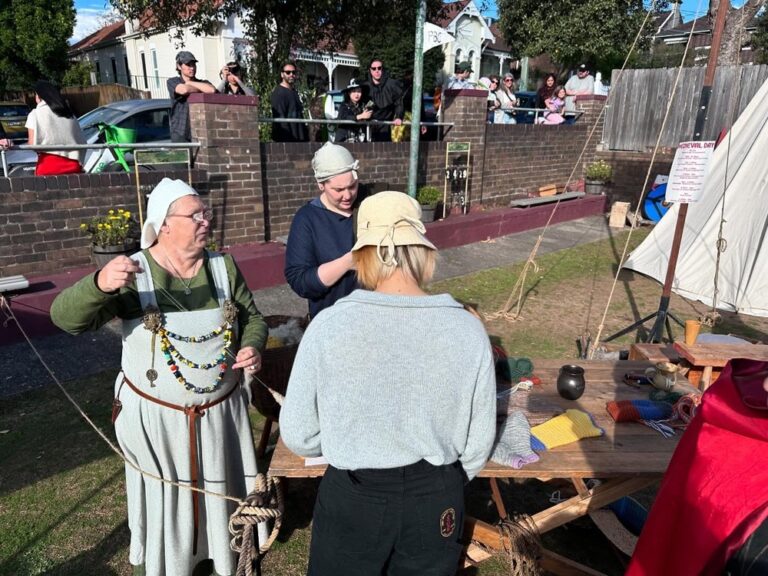 No internet and no TV? Might as well go to the Medieval Festival! We had mead and watched reenactors fighting. Oh, and I did a lot of judging of costumes. (Goth elves? Not medieval. Hobbits? Also not medieval. Captain Jack Sparrow? GET OUT.) 🏰👸⚔️