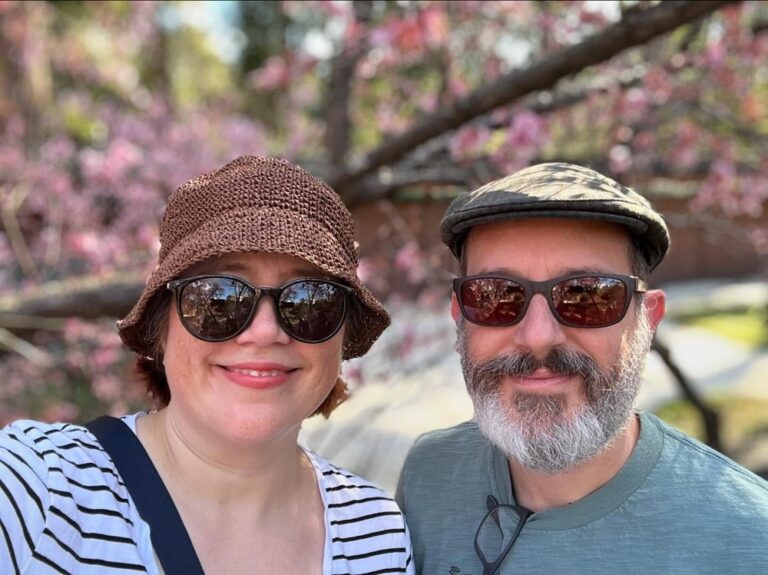 Did you know Sydney has a cherry blossom festival? We went out to the @auburnbotanicgardens today to see the blossoms, eat chicken katsu sandos from @kenchancurry.au, and watch @hellokitty sing karaoke. 🌸🎋🇯🇵🇦🇺 #cherryblossomfestival