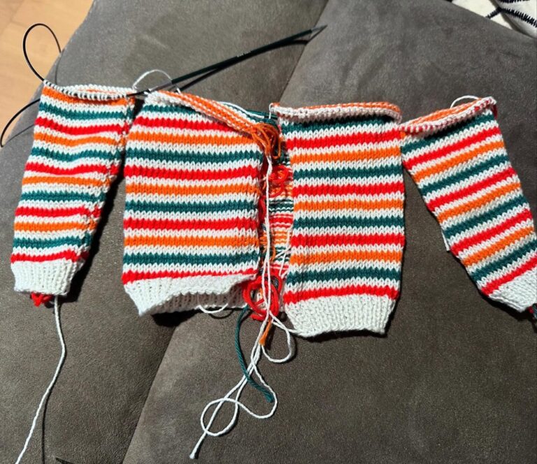 Somebody’s baby is getting stripes! ❤️🧶 #knitting