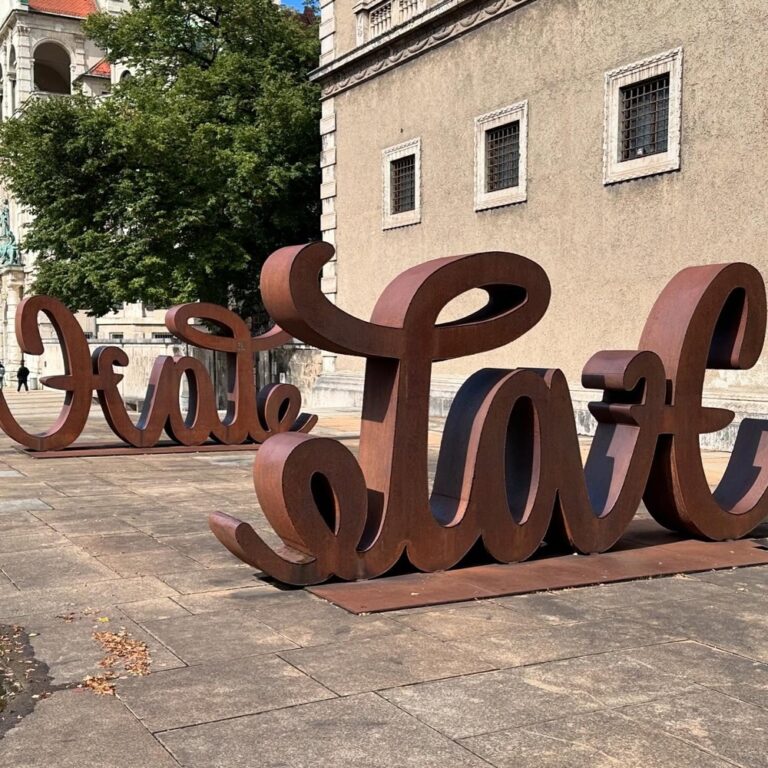 We missed you, München. ❤️ It feels so strange to think it’s been almost two years since we lived here. It feels like a dream of a different life. We took advantage of the sun and tried to stave off some of the jet lag with a jaunt through the Altstadt, Viktualien Markt, Englischer Garten, and then along the Isar. (Wow, it’s really high from all the recent rain!)