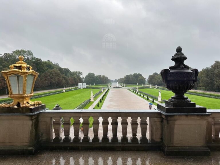 A rather grey, cold, and rainy day in Munich. We decided to check out the inside of Nymphenburg Palace to see where our pal Ludwig II was born. Then we had a very hearty and warming lunch at the palace cafe. We were delighted to pick up a copy of Miroslav Šašek’s book “München” with its charming 60’s illustrations of Bavaria! ❤️