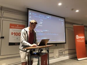 Great way to build a talk! Benjamin is taking us through the same example using Flex, CSS columns, and CSS grid showing the drawbacks and challenges for each. @hidovetail #SydCSS https://t.co/Jaet1CPwf2