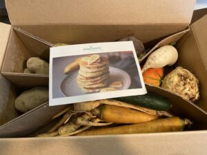 So after all the DHL nonsense - not ringing the doorbell on the delivery day, not delivering the package to the pick up point when they said they would - today they redelivered it to the house! No idea how/why that happened. But hey, I’ve got my @etepetetebio veggies at last! https://t.co/hevSvLFUpI