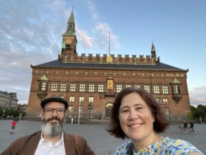 Copenhagen is stunning. Definitely will be back in the future for a proper visit with Princess Mary and the Little Mermaid and the architecture museum… ❤️🇩🇰👸🏻🧜🏻‍♀️🏰 https://t.co/e5lQZOuKuN