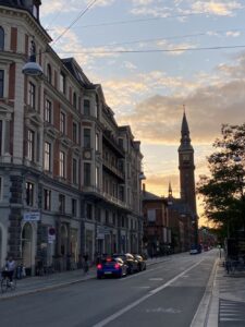 Copenhagen is stunning. Definitely will be back in the future for a proper visit with Princess Mary and the Little Mermaid and the architecture museum… ❤️🇩🇰👸🏻🧜🏻‍♀️🏰 https://t.co/e5lQZOuKuN