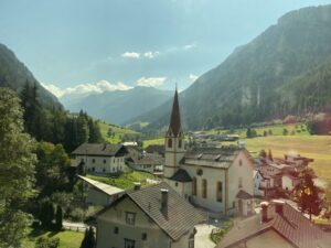 Off on a very special trip. Have just crossed the Tyrolean Alps en route to Italy. It’s a STUNNING day… ❤️🏔☀️ https://t.co/cUTdXjeGEq