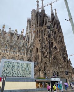 La Sagrada Familia. The exterior is striking, but the interior is breathtaking. The most beautiful church I’ve ever been in. 🌈⛪️ https://t.co/LxDGw0Ief1