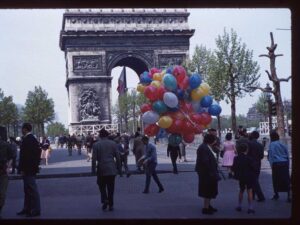 23 vintage photos of Paris in spring http://t.co/KxEm5fboEv http://t.co/ntJBqGJFq4