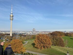 The Olympiaberg is the highest point in Munich Olympic Park, constructed from WW2 rubble. There was quite a crowd on the top, enjoying the spectacular views (so we wore our masks). We could just see the Alps! 🏔 @ Olympiapark München