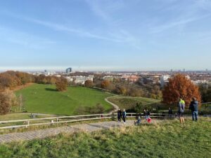 The Olympiaberg is the highest point in Munich Olympic Park, constructed from WW2 rubble. There was quite a crowd on the top, enjoying the spectacular views (so we wore our masks). We could just see the Alps! 🏔 @ Olympiapark München