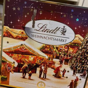 Sadly, my Adventskalendar is as close as I’m getting to a Weihnachtsmarkt this year! 🍫🎄