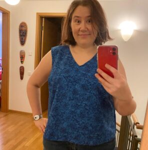 I’ve been live streaming a sewing project on Twitch! Today I assembled the #peppermintrufflesleevetop pattern, did a Full Bust Adjustment, cut out the pieces, joined the front and back, made matching continuous bias binding (rather than facing), and attached around the neckline. Tomorrow the sleeves! Check it out on twitch.tv/krishoward_aws.