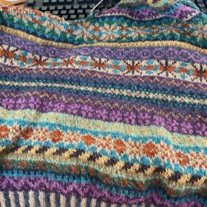 Things cheering me up today: I actually went outside and saw the sun! My knitting project is coming along nicely! And I have a lovely Australia charm bracelet, a going away gift from Jon Janes, Kerry McRae, and Bobbino Cubano. ❤️🌞🧶🇦🇺