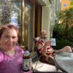 A 30km round trip ride for me today across the city to the Messestadt Riem. The Snook to the train and met me, and we had a picnic, walked around the lake, and climbed the Rodelhügel to see the Alps in the distance. Then I rode home and was greeted with a cold beer as reward! 🚴‍♀️☀️🍺❤️