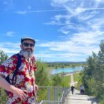 A 30km round trip ride for me today across the city to the Messestadt Riem. The Snook to the train and met me, and we had a picnic, walked around the lake, and climbed the Rodelhügel to see the Alps in the distance. Then I rode home and was greeted with a cold beer as reward! 🚴‍♀️☀️🍺❤️