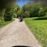A 30km round trip ride for me today across the city to the Messestadt Riem. The Snook to the train and met me, and we had a picnic, walked around the lake, and climbed the Rodelhügel to see the Alps in the distance. Then I rode home and was greeted with a cold beer as reward! 🚴‍♀️☀️🍺❤️