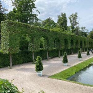 Fun at Schloß Schwetzingen. When I came here in 1994, I thought it was the most beautiful garden I’d ever seen. It’s still right up there… ❤️🌳🌹🌺🌼