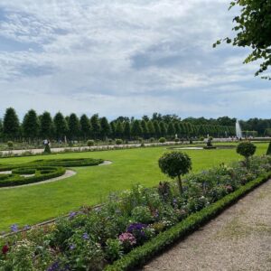 Fun at Schloß Schwetzingen. When I came here in 1994, I thought it was the most beautiful garden I’d ever seen. It’s still right up there… ❤️🌳🌹🌺🌼
