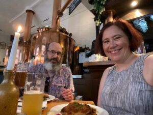 After exploring the castle, we took the old funicular up to the Königstuhl, the highest point in Heidelberg. The view was breathtaking. Then we did a short hike before eventually heading back to the Altstadt for dinner at Vetter’s Alt Brauhaus… 🌳🍻