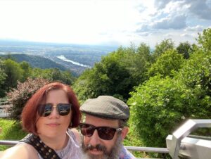 After exploring the castle, we took the old funicular up to the Königstuhl, the highest point in Heidelberg. The view was breathtaking. Then we did a short hike before eventually heading back to the Altstadt for dinner at Vetter’s Alt Brauhaus… 🌳🍻