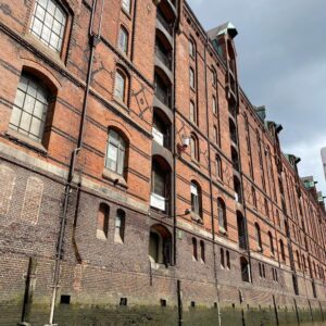 This morning’s adventure - a cruise of Hamburg’s Speicherstadt (“warehouse city”) and the harbour! Caught the rain at the tail end of it… ⛴🚢⚓️