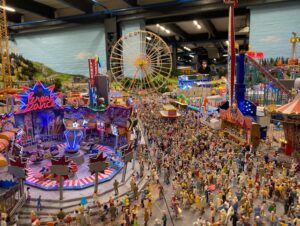 Everyone said we had to go to Miniature Wunderland, the world’s biggest model railway. The Snook was skeptical. Two hours later, we were overwhelmed. This place is NUTS. 😳🚃🚂🛬🛫