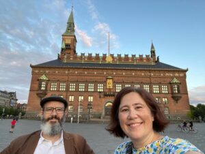 Copenhagen is stunning. Definitely will be back in the future for a proper visit with Princess Mary and the Little Mermaid and the architecture museum... ❤️🇩🇰👸🏻🧜🏻‍♀️🏰