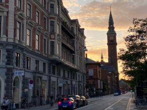 Copenhagen is stunning. Definitely will be back in the future for a proper visit with Princess Mary and the Little Mermaid and the architecture museum... ❤️🇩🇰👸🏻🧜🏻‍♀️🏰
