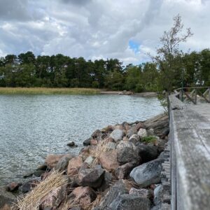 Return to Moominvalley… It was less busy this morning so we got to meet more characters and explore the nature trails down to the beach. We also caught two performances—entirely in Finnish! 😳🇫🇮❤️
