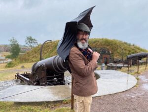 We took the ferry to Suomenlinna, the site of a historic Finnish sea fortress. It was a fascinating place - there’s an art exhibit on that I especially liked - but it rained steadily and we got SOAKED. On the upside - time to try out the hotel sauna! 😍