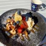 We get our choice of waffle for breakfast each day included with the room, so for my final one, I went with Nutella. 😍🧇🍫 @amandisnaantali