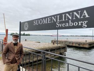 We took the ferry to Suomenlinna, the site of a historic Finnish sea fortress. It was a fascinating place - there’s an art exhibit on that I especially liked - but it rained steadily and we got SOAKED. On the upside - time to try out the hotel sauna! 😍