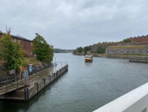 We took the ferry to Suomenlinna, the site of a historic Finnish sea fortress. It was a fascinating place - there’s an art exhibit on that I especially liked - but it rained steadily and we got SOAKED. On the upside - time to try out the hotel sauna! 😍